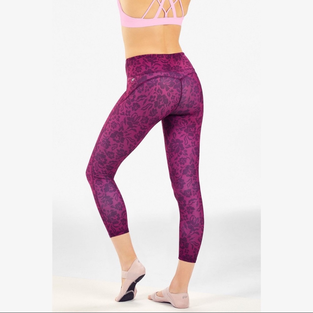 Fabletics Mid-Rise Printed PureLuxe Capri in Primrose Raspberry Size Medium